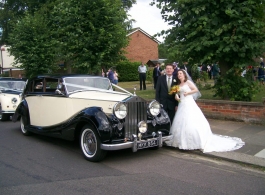 Classic Rolls Royce wedding car in Uxbridge